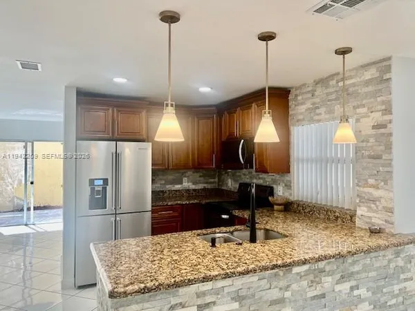 $4,200 | 300 Southwest 100th Avenue, Pembroke Pines, FL 33025