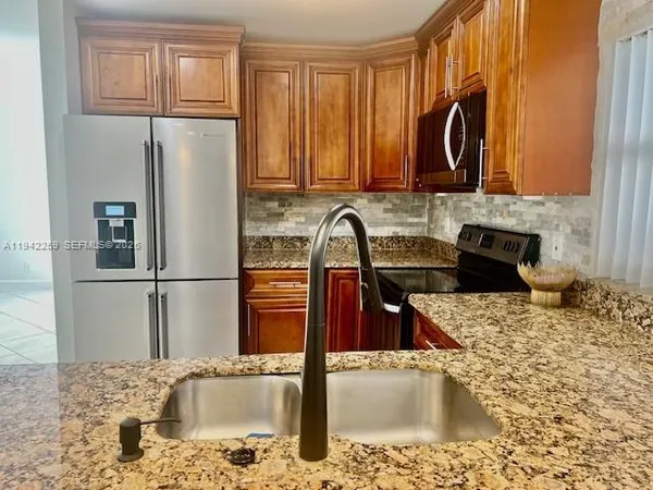 $4,200 | 300 Southwest 100th Avenue, Pembroke Pines, FL 33025