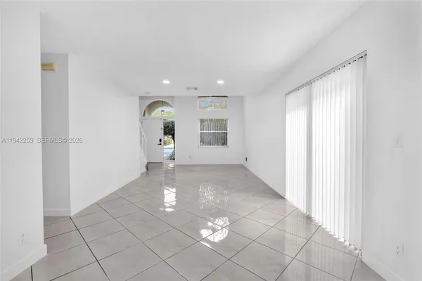 $4,200 | 300 Southwest 100th Avenue, Pembroke Pines, FL 33025