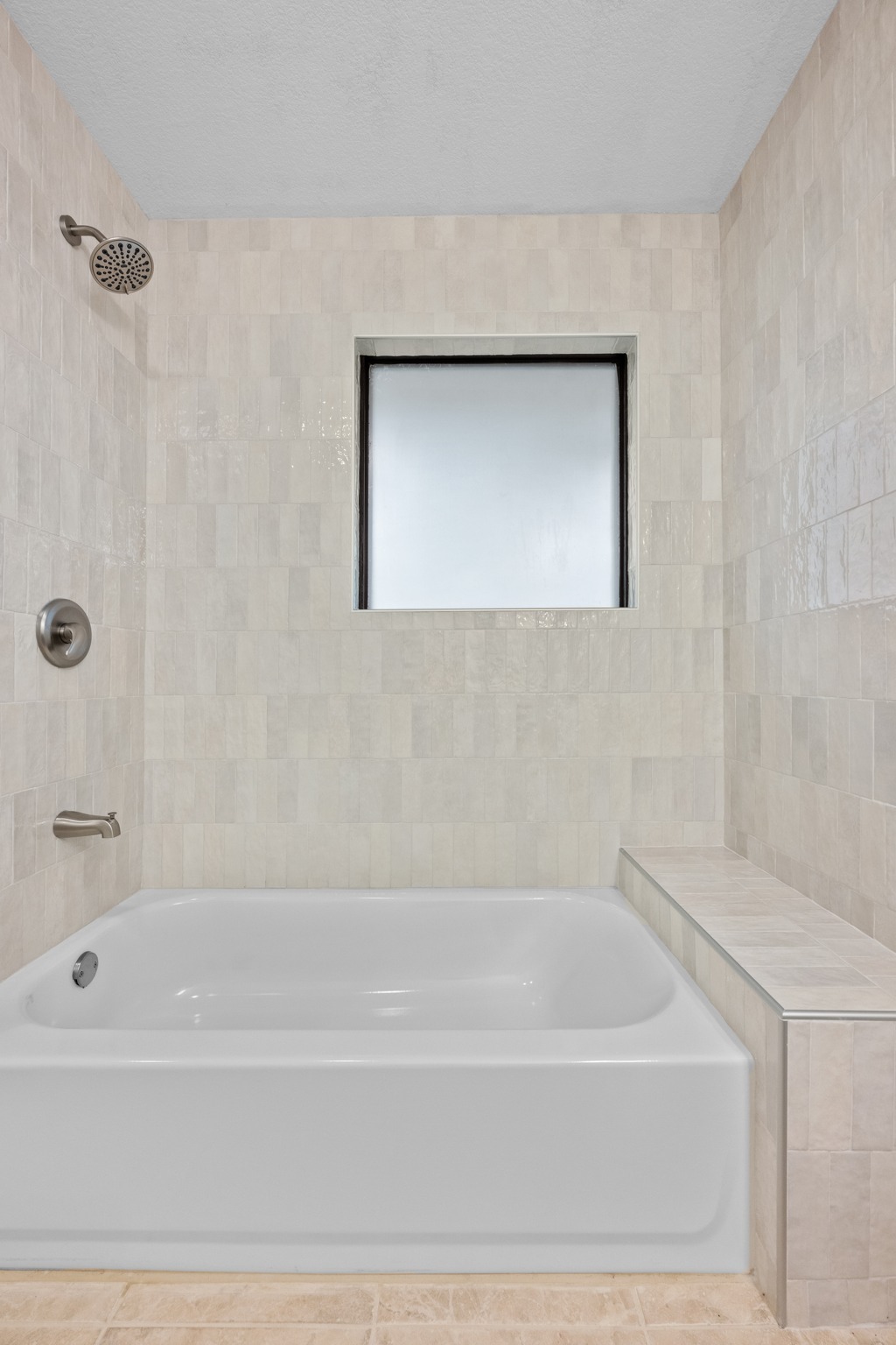 7210 Smokey Hill Road Austin, TX 78736 - Photo 19 of 29 A deep soaking tub within a tiled enclosure offers a private bathing experience.