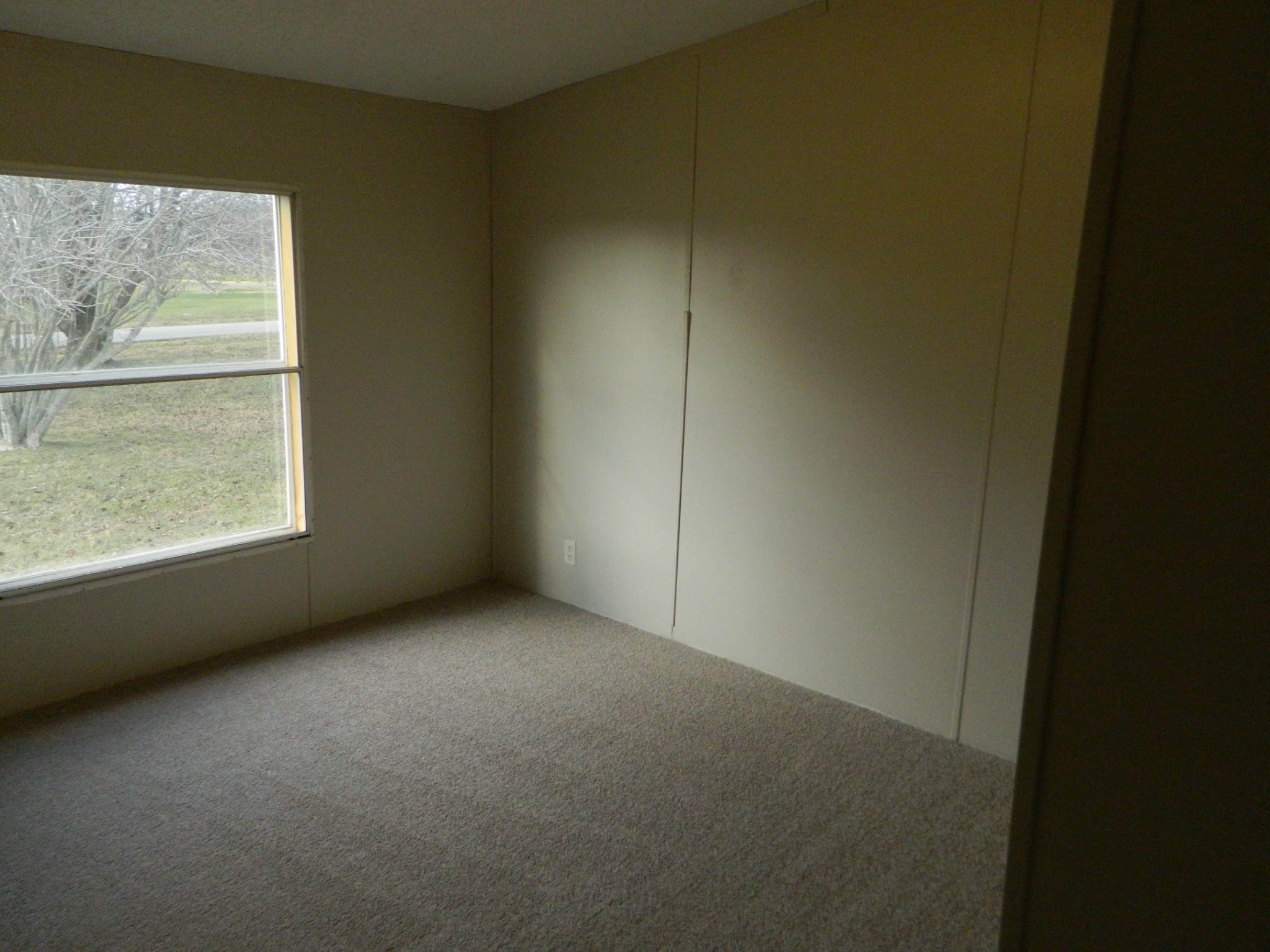 341 East Biggs Road Portland, TN 37148 - Photo 11 of 17 an empty room with a window