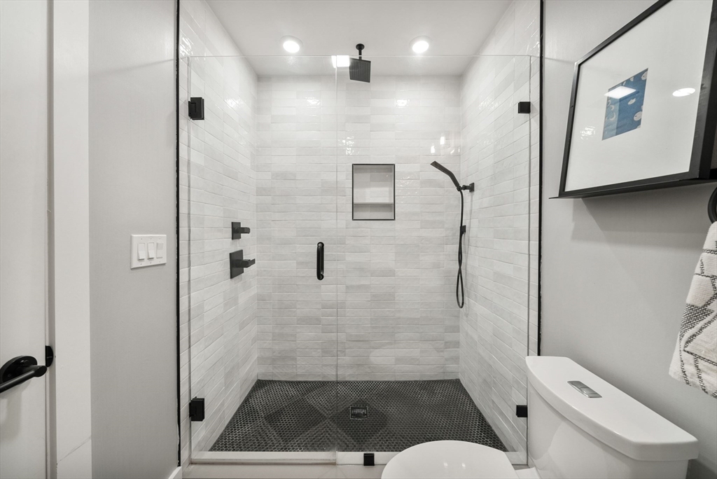 4-6 Everett Place, Unit 2 Boston, MA 02128 - Photo 20 of 26