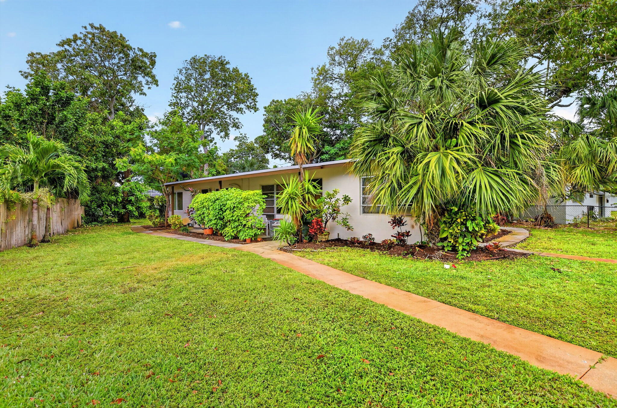 314 Southwest 1st Street Boca Raton, FL 33432 - Photo 9 of 32 17-web-or-mls-DSC_2335