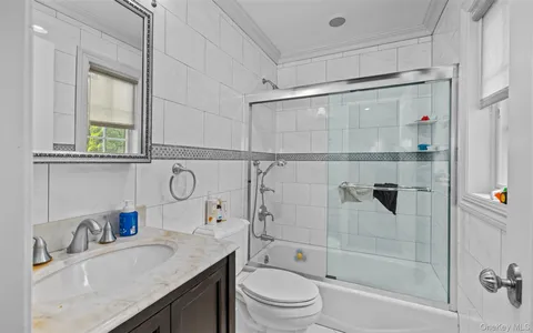 $13,000 | 25 Bay Driveway, Manhasset, NY 11030