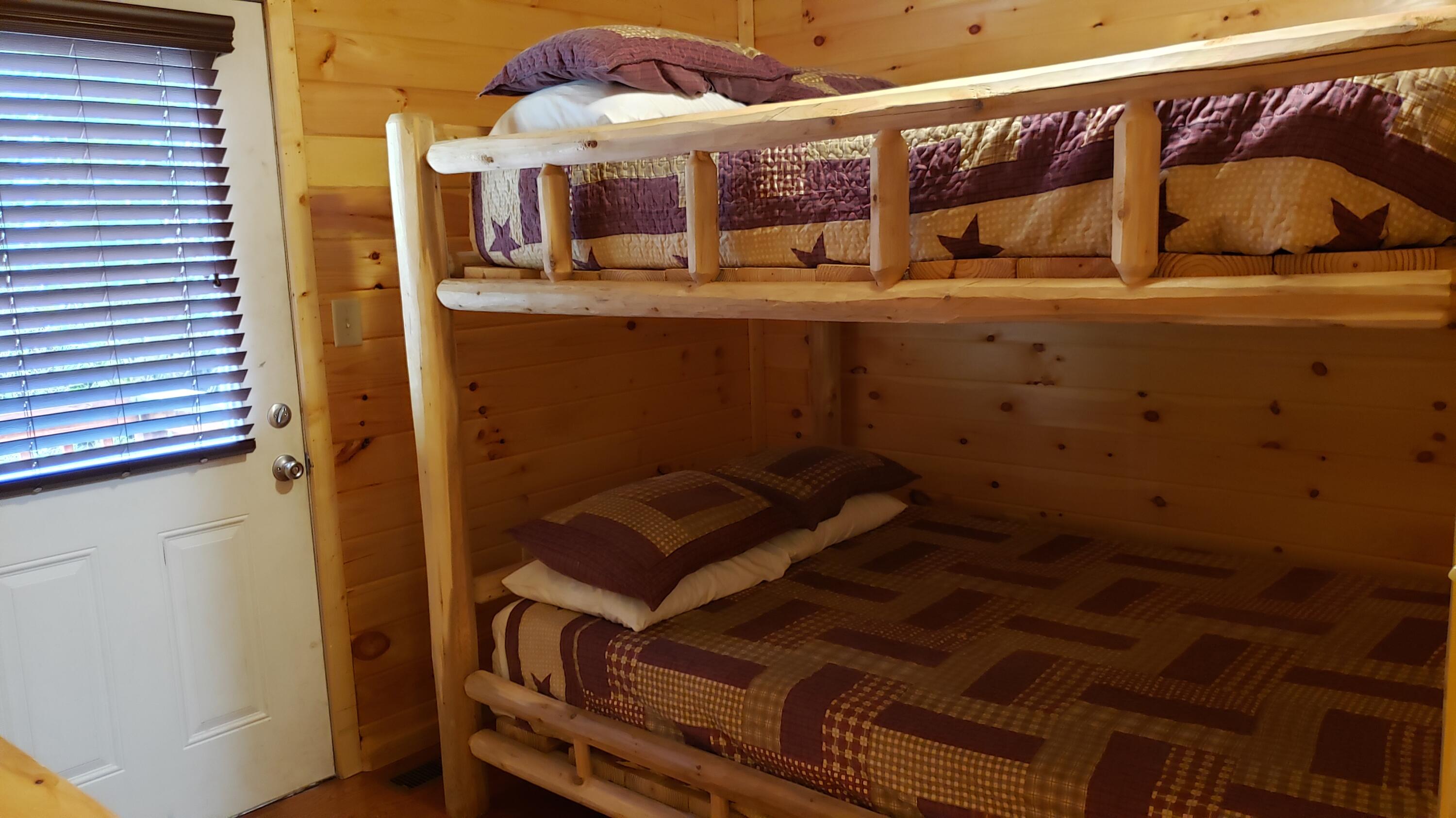 409-410 King Branch Road Sevierville, TN 37876 - Photo 12 of 25 Queen Bunks