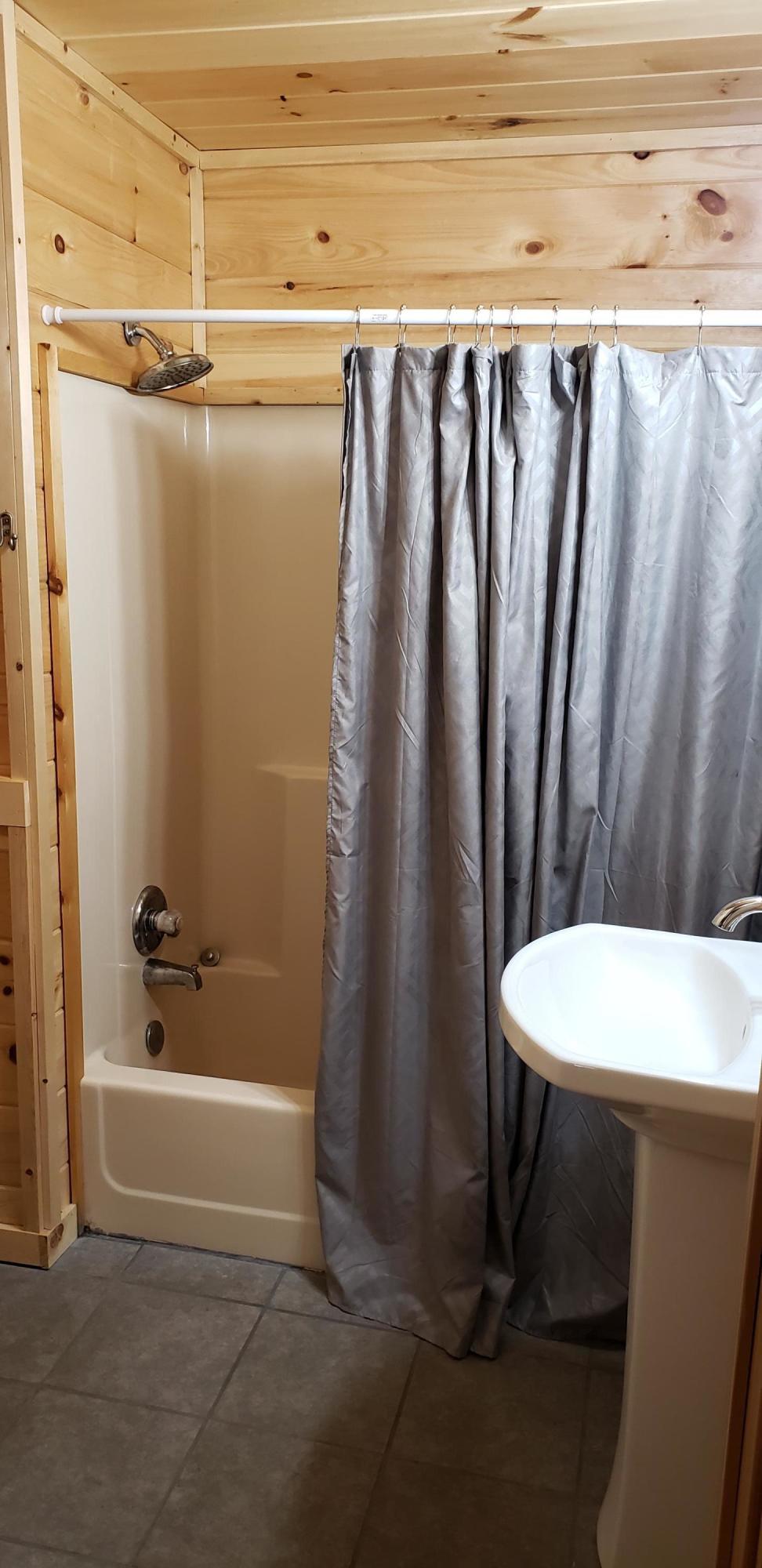 409-410 King Branch Road Sevierville, TN 37876 - Photo 22 of 25 Cottage Bath