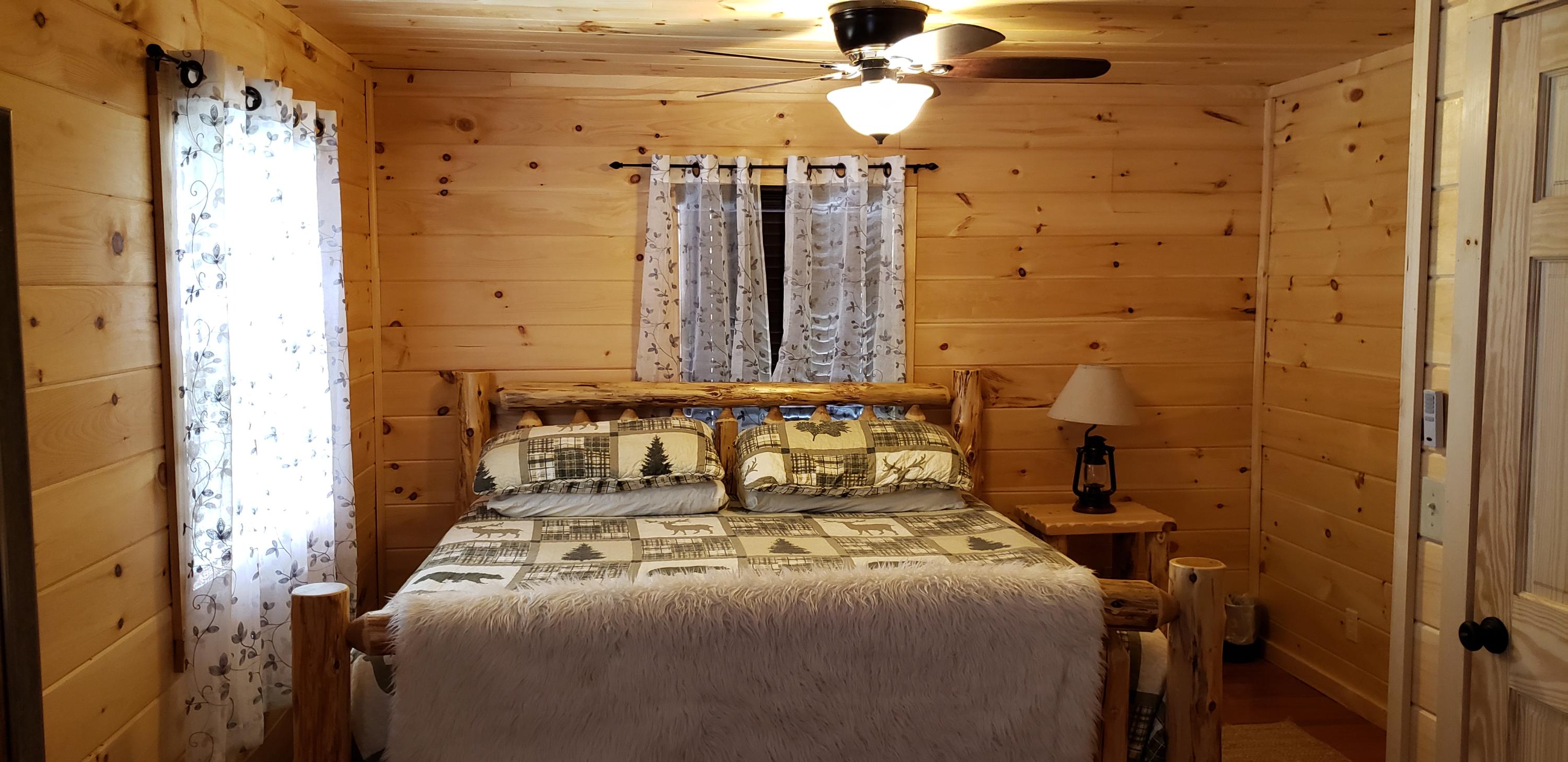 409-410 King Branch Road Sevierville, TN 37876 - Photo 23 of 25 Cottage Bedroom