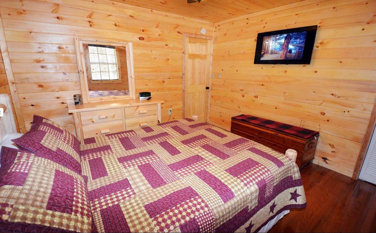 409-410 King Branch Road Sevierville, TN 37876 - Photo 6 of 25 master bed