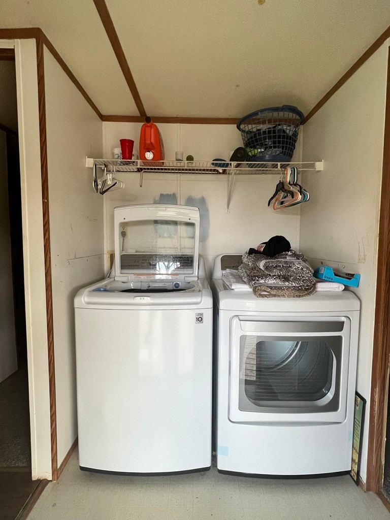1148 Keith Valley Road Southeast Cleveland, TN 37323 - Photo 13 of 39 a utility room with dryer and washer