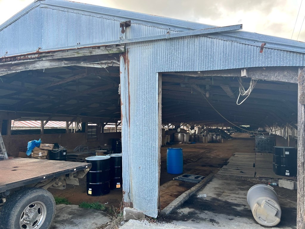 1148 Keith Valley Road Southeast Cleveland, TN 37323 - Photo 20 of 39 a view of outdoor space and a car garage