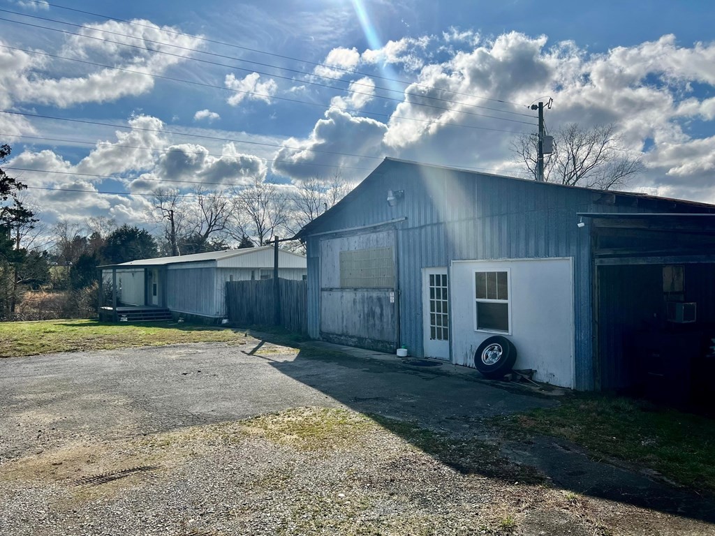 1148 Keith Valley Road Southeast Cleveland, TN 37323 - Photo 2 of 39 a backyard of a house