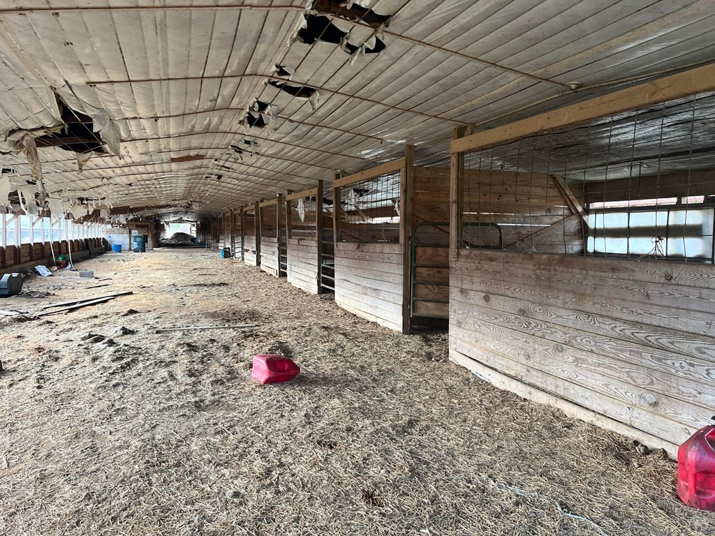 1148 Keith Valley Road Southeast Cleveland, TN 37323 - Photo 24 of 39 a view of a garage