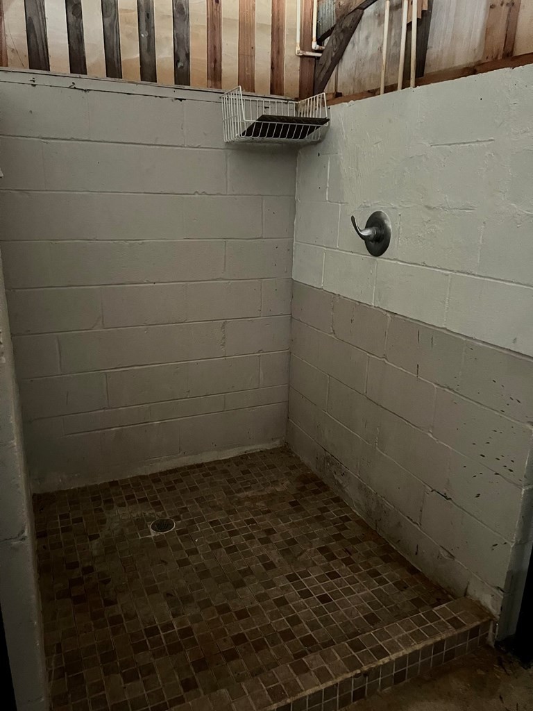 1148 Keith Valley Road Southeast Cleveland, TN 37323 - Photo 36 of 39 a bathroom with a window