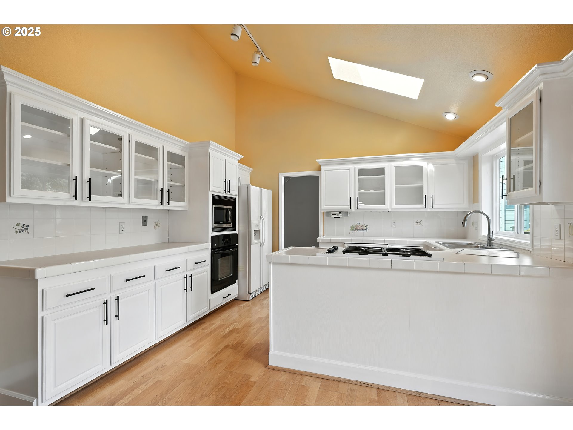 5219 Summit Street West Linn, OR 97068 - Photo 11 of 38 Kitchen