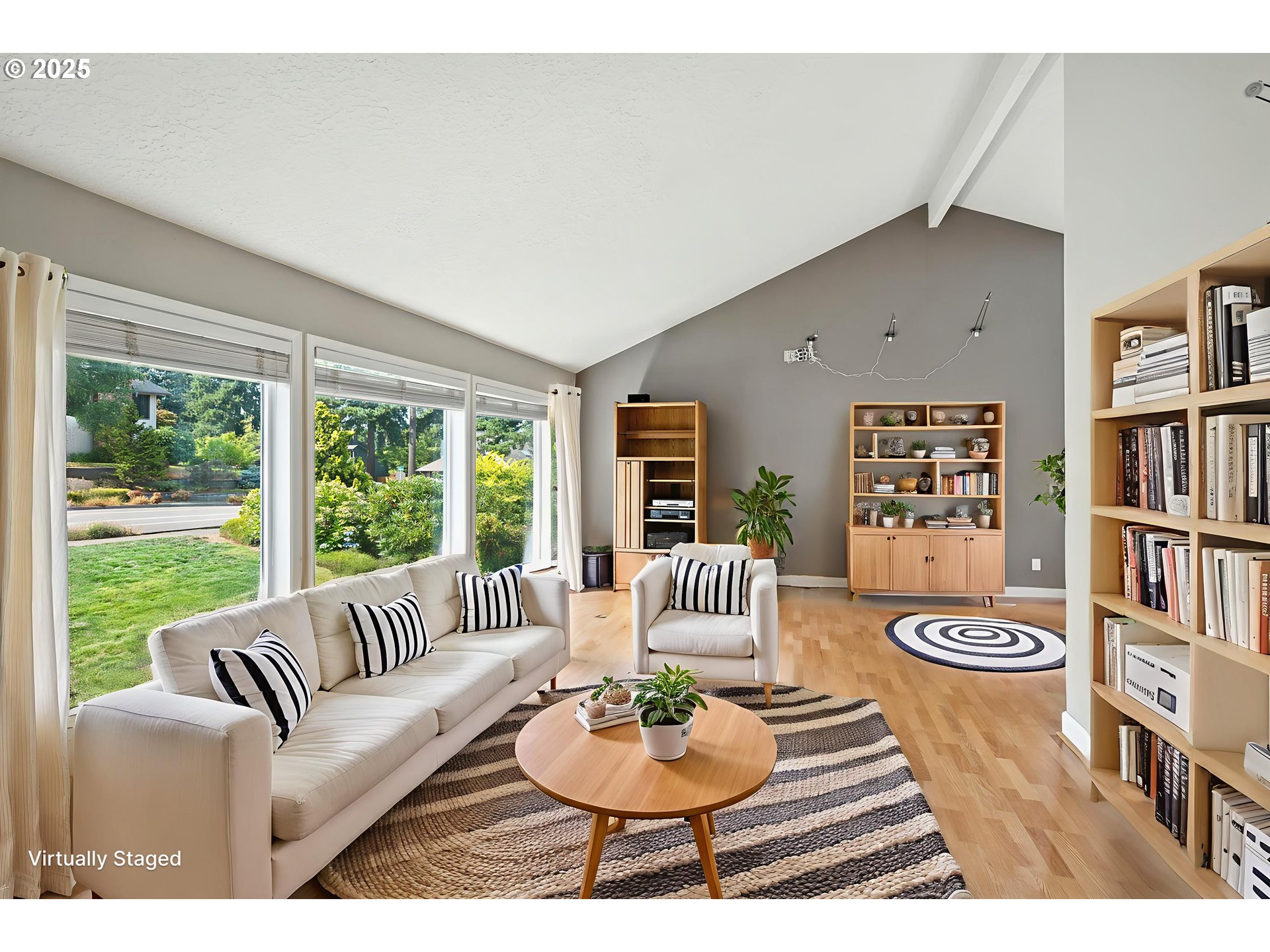 5219 Summit Street West Linn, OR 97068 - Photo 5 of 38 Living Room