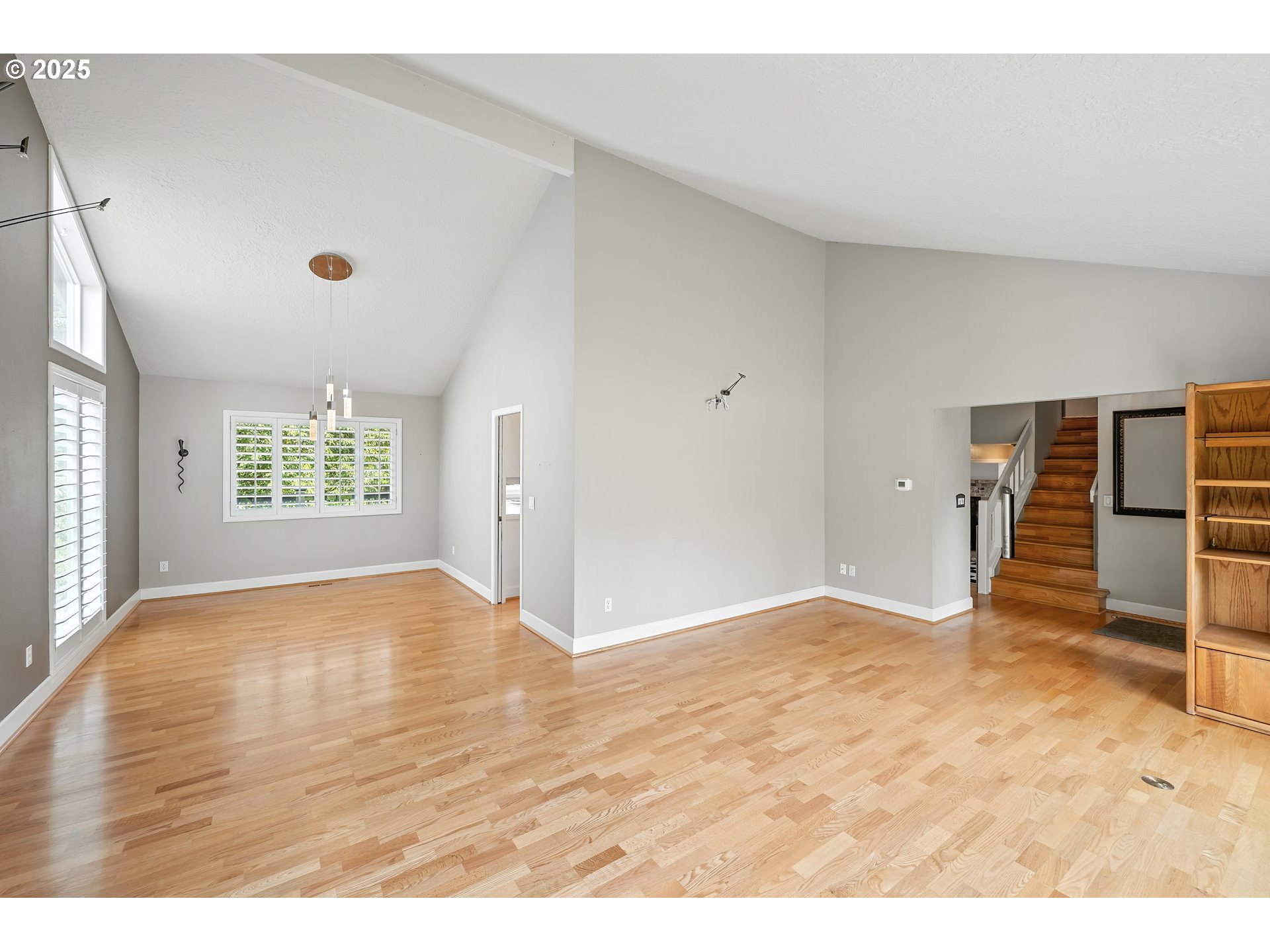 5219 Summit Street West Linn, OR 97068 - Photo 7 of 38 Living Room/Dining Room