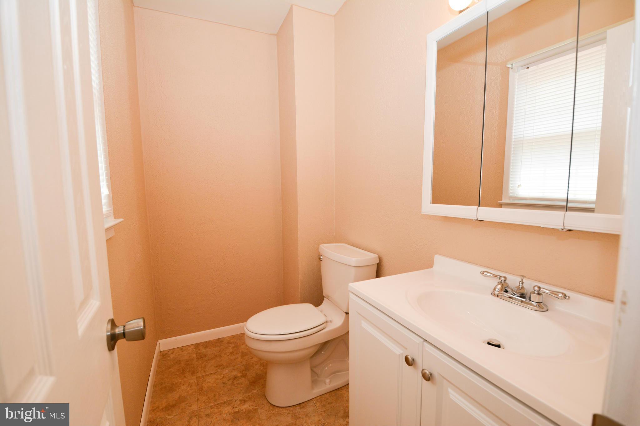 13348 Kingsman Road Woodbridge, VA 22193 - Photo 14 of 29 Bath (Master)