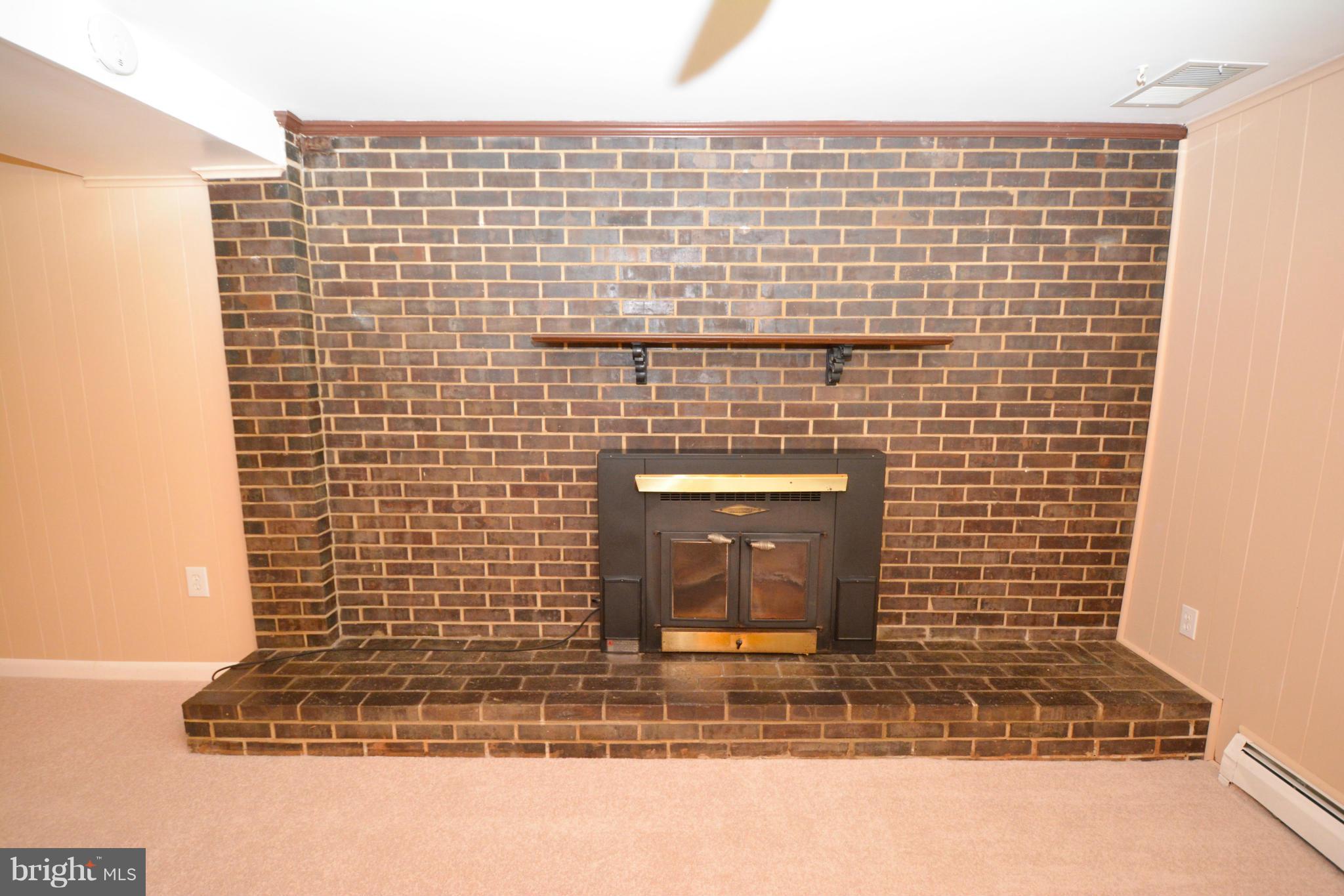 13348 Kingsman Road Woodbridge, VA 22193 - Photo 19 of 29 Family Room