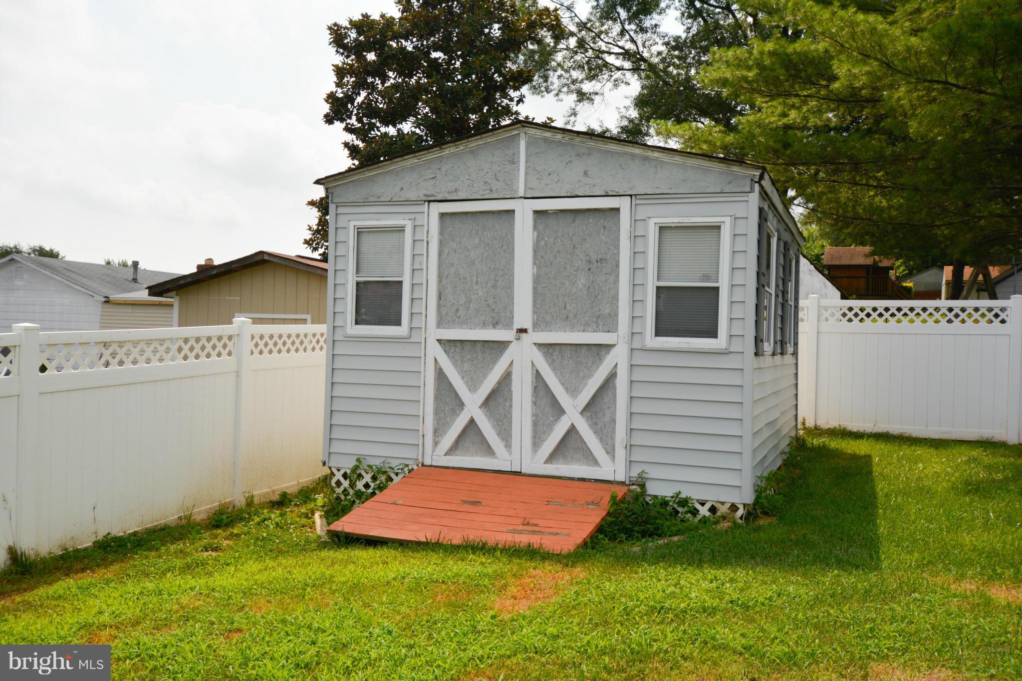 13348 Kingsman Road Woodbridge, VA 22193 - Photo 26 of 29 Exterior (General)