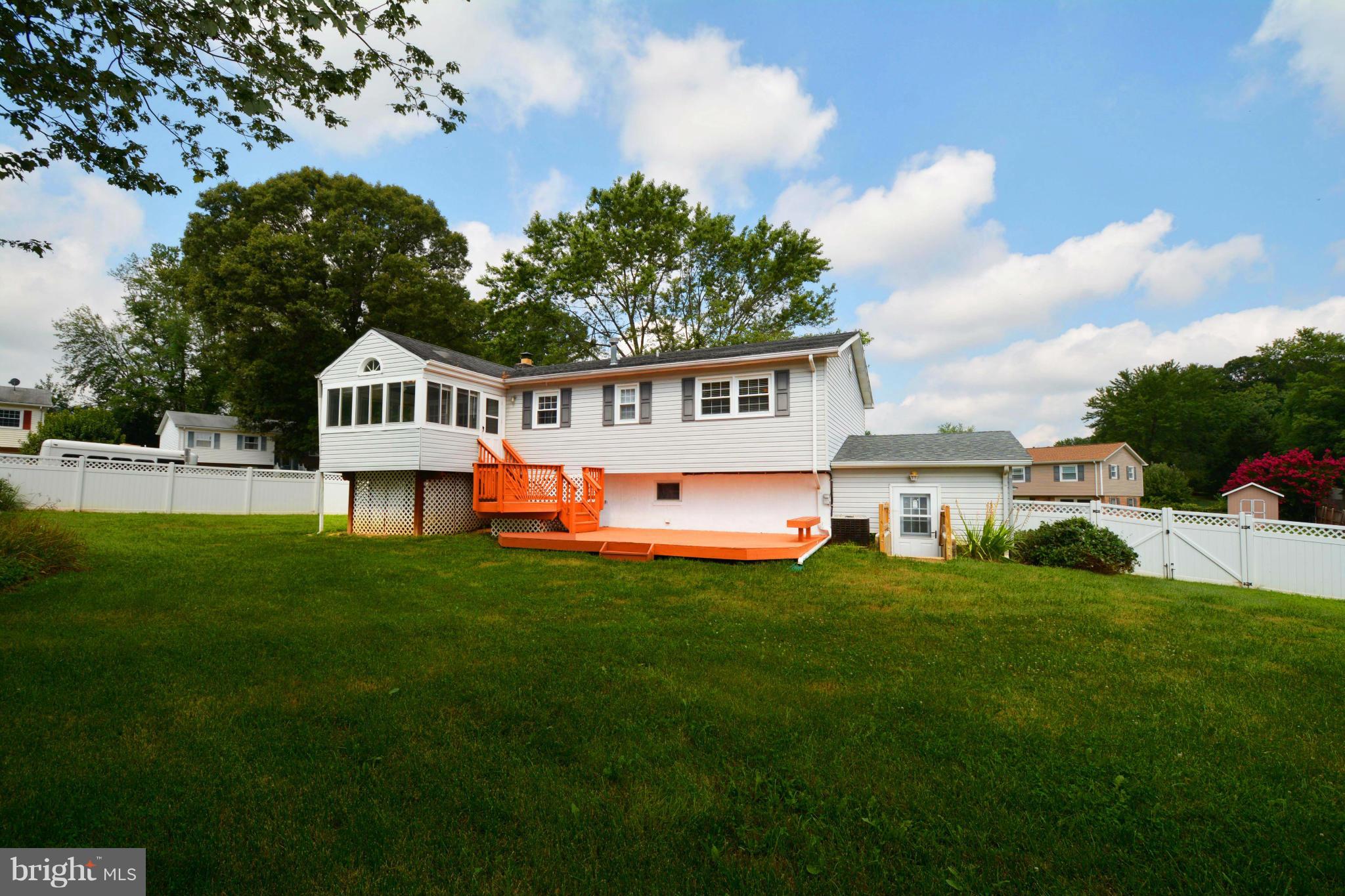 13348 Kingsman Road Woodbridge, VA 22193 - Photo 27 of 29 Exterior (Rear)