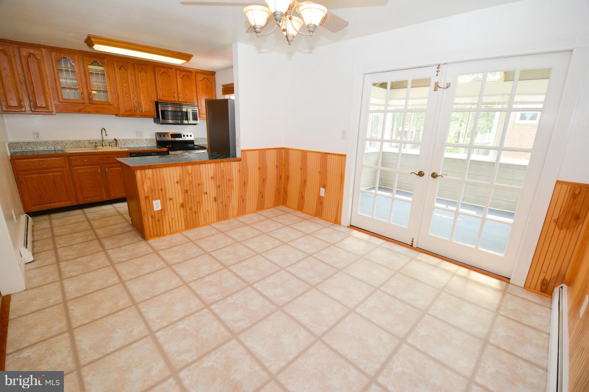 13348 Kingsman Road Woodbridge, VA 22193 - Photo 5 of 29 Dining Room