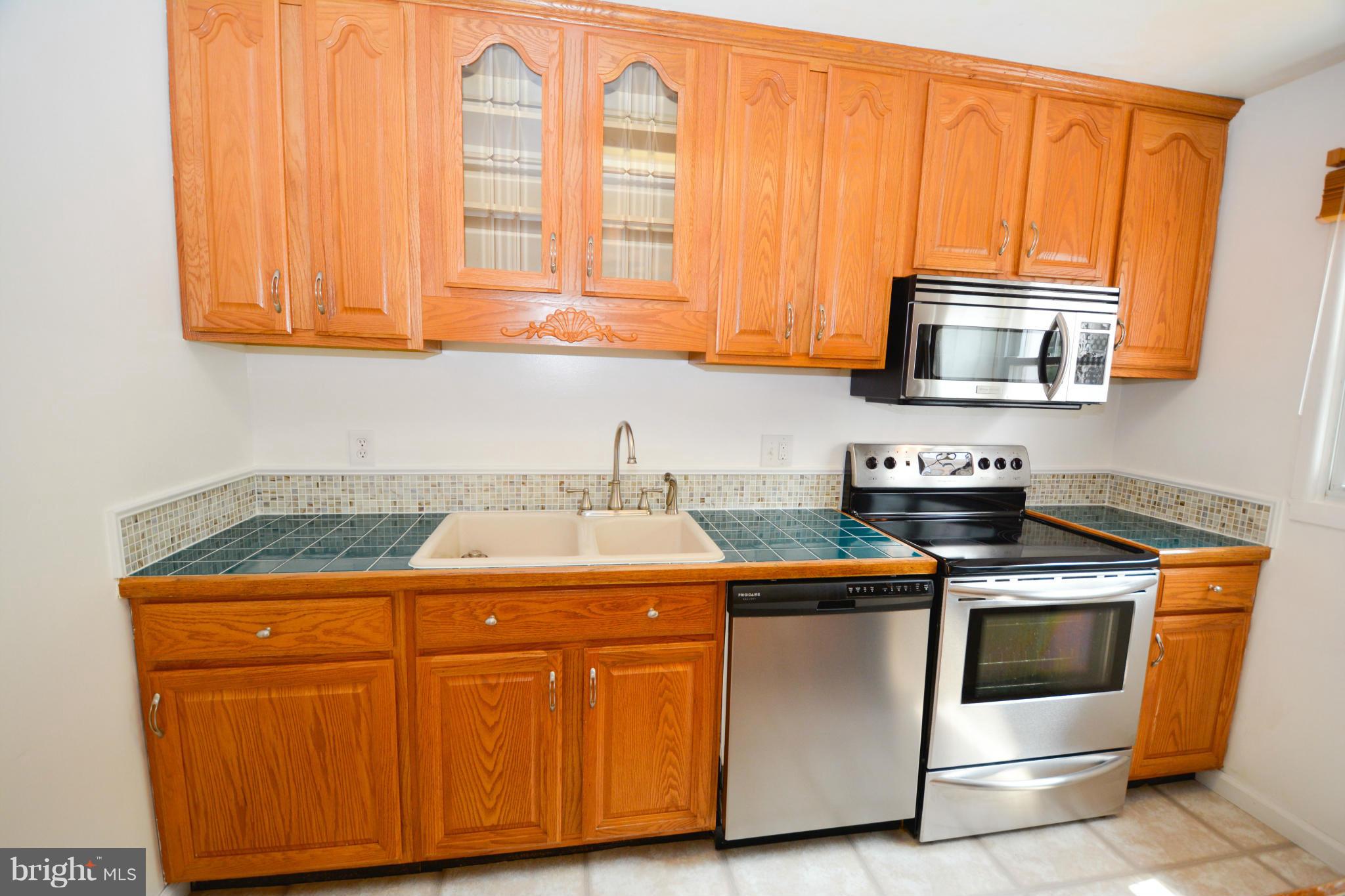 13348 Kingsman Road Woodbridge, VA 22193 - Photo 7 of 29 Kitchen