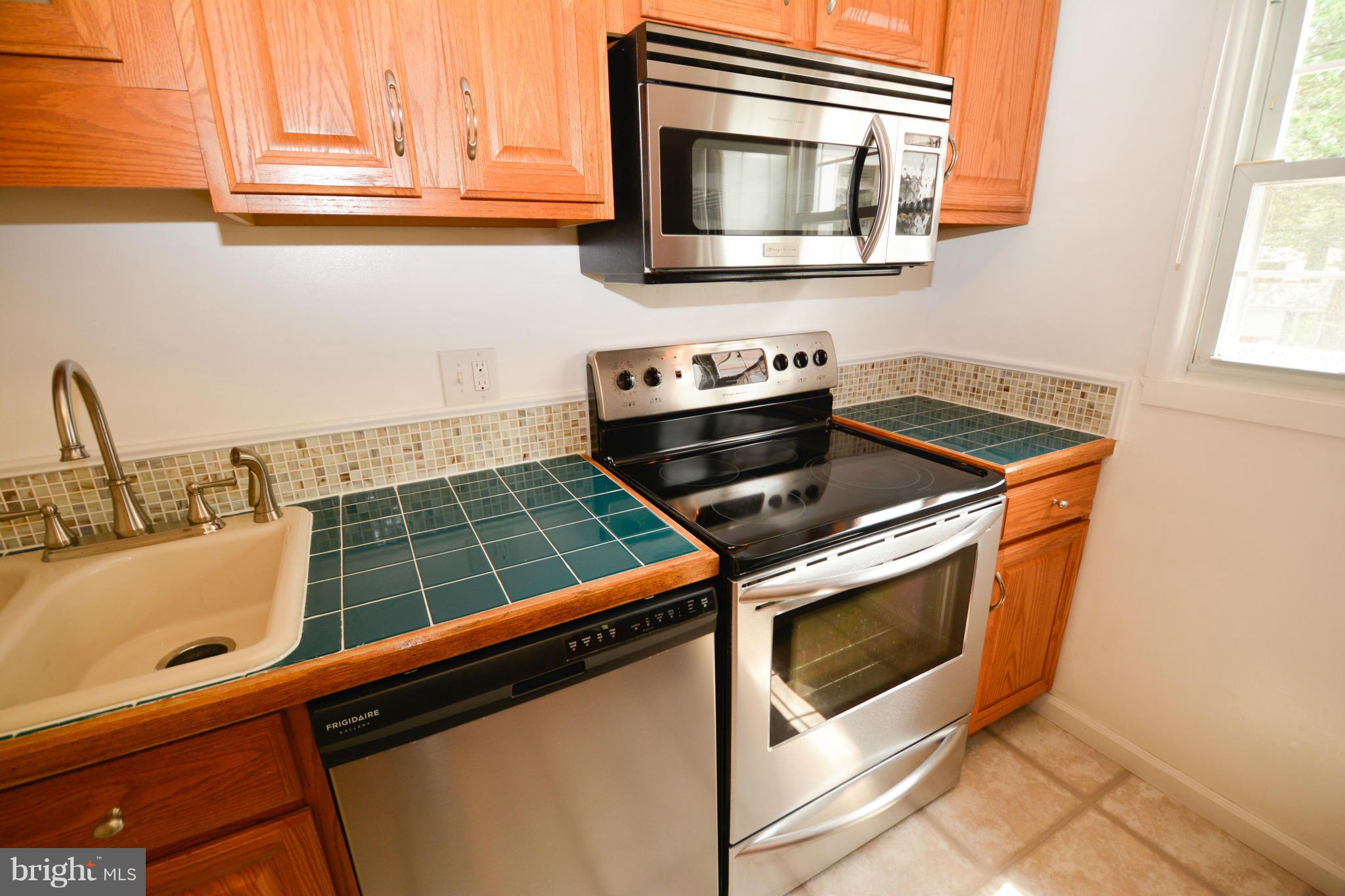 13348 Kingsman Road Woodbridge, VA 22193 - Photo 8 of 29 Kitchen