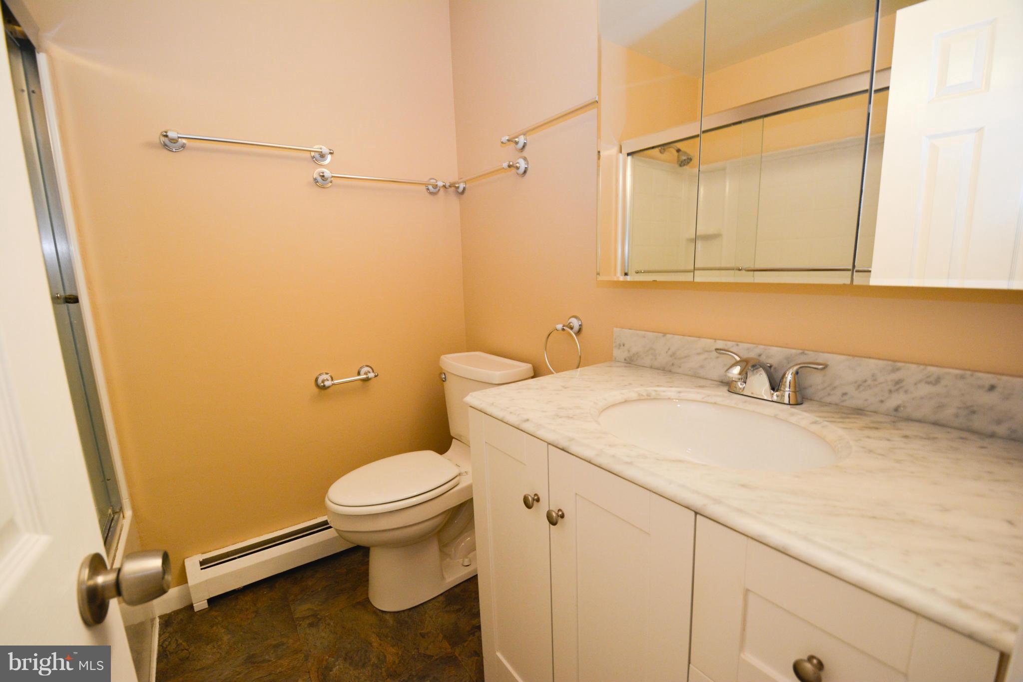13348 Kingsman Road Woodbridge, VA 22193 - Photo 10 of 29 Bath