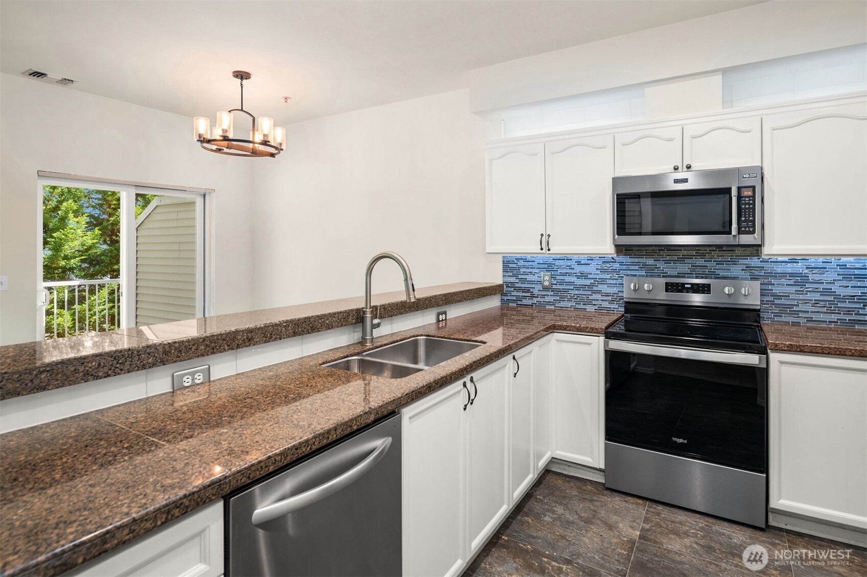 12113 Northeast 172nd Place, Unit J202 Bothell, WA 98011 - Photo 7 of 34