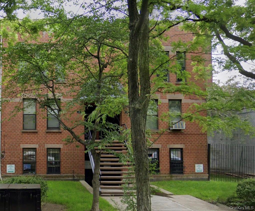 46 President Street, Unit 1 (1ST FL) Brooklyn, NY 11231 - Photo 1 of 2 a front view of a house with a yard