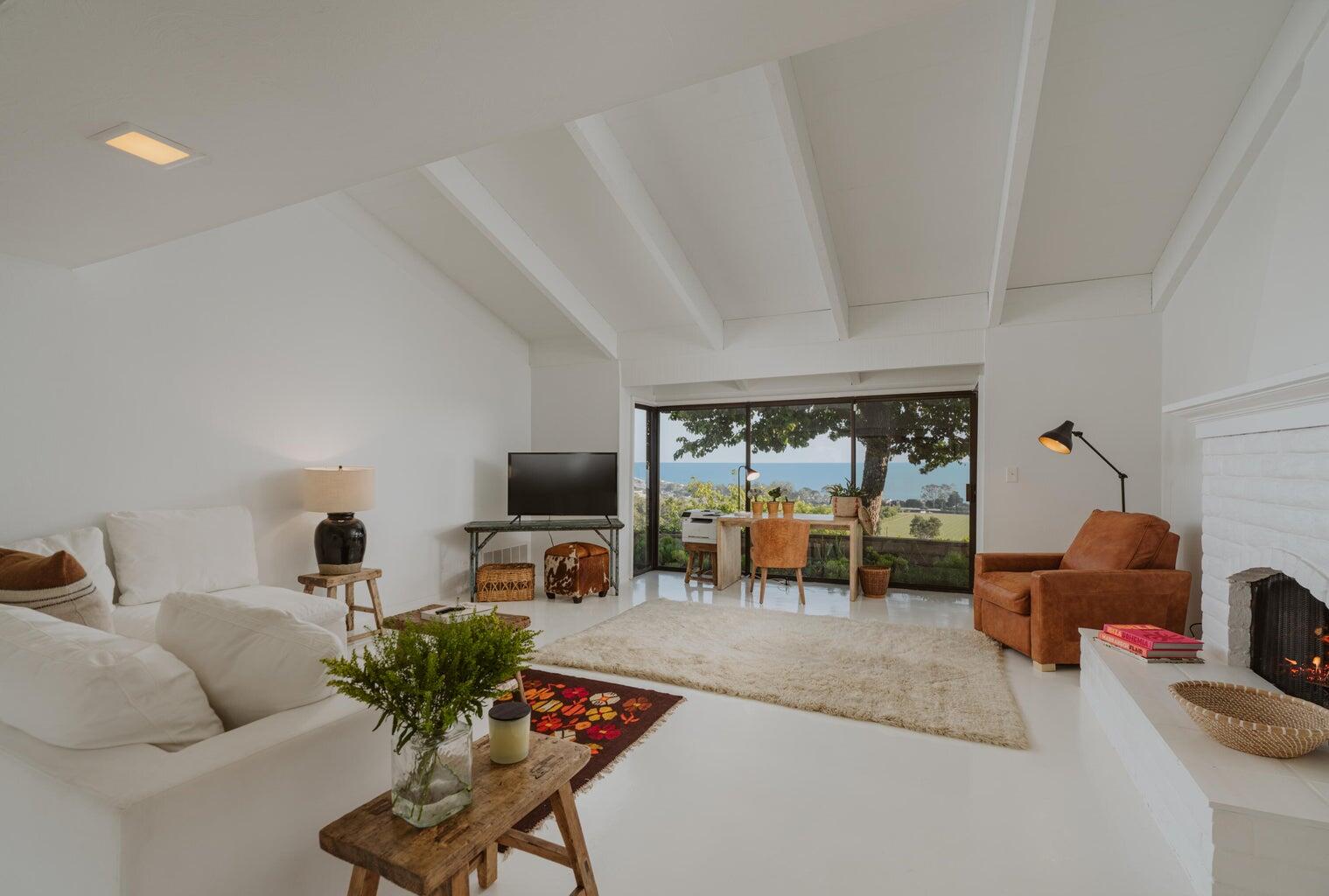 3330 Foothill Road Carpinteria, CA 93013 - Photo 17 of 78 living room III