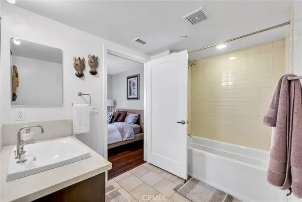 $5,500 | 89 Lennox, Irvine, CA 92612