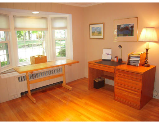 21 Earle Road Wellesley, MA 02481 - Photo 8 of 22