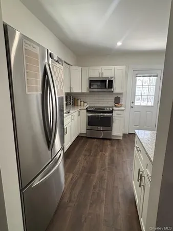 $2,500 | 44 Henry Street, Kings Park, NY 11754