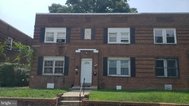 $1,200 | 423 Mellon Street Southeast, Unit 3, Washington, DC 20032