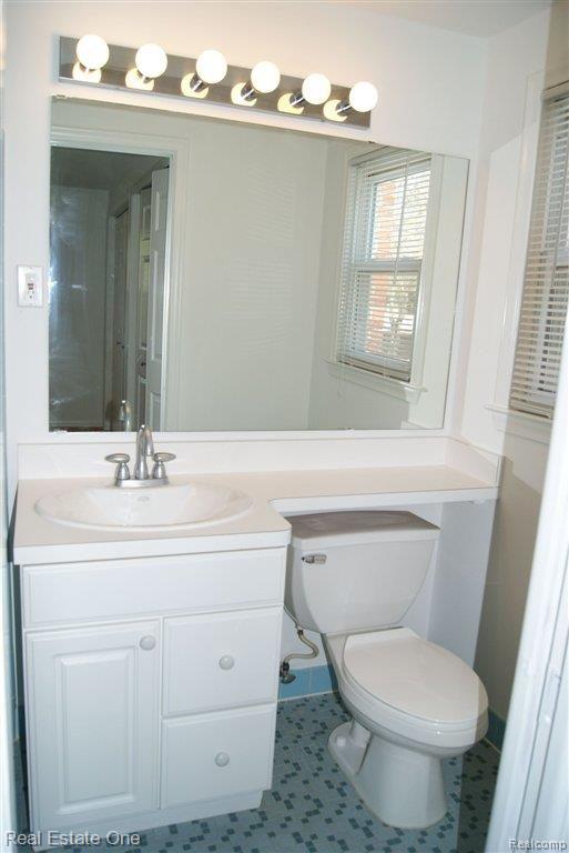 32331 Baintree Road Farmington, MI 48334 - Photo 13 of 25 Master Bath-New Vanity & Commode