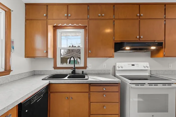 $275,000 | 1619 Orchard Drive, Manitowoc, WI 54220