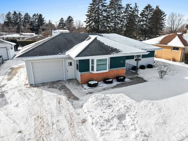 $275,000 | 1619 Orchard Drive, Manitowoc, WI 54220