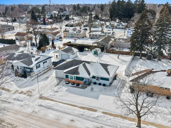 $275,000 | 1619 Orchard Drive, Manitowoc, WI 54220