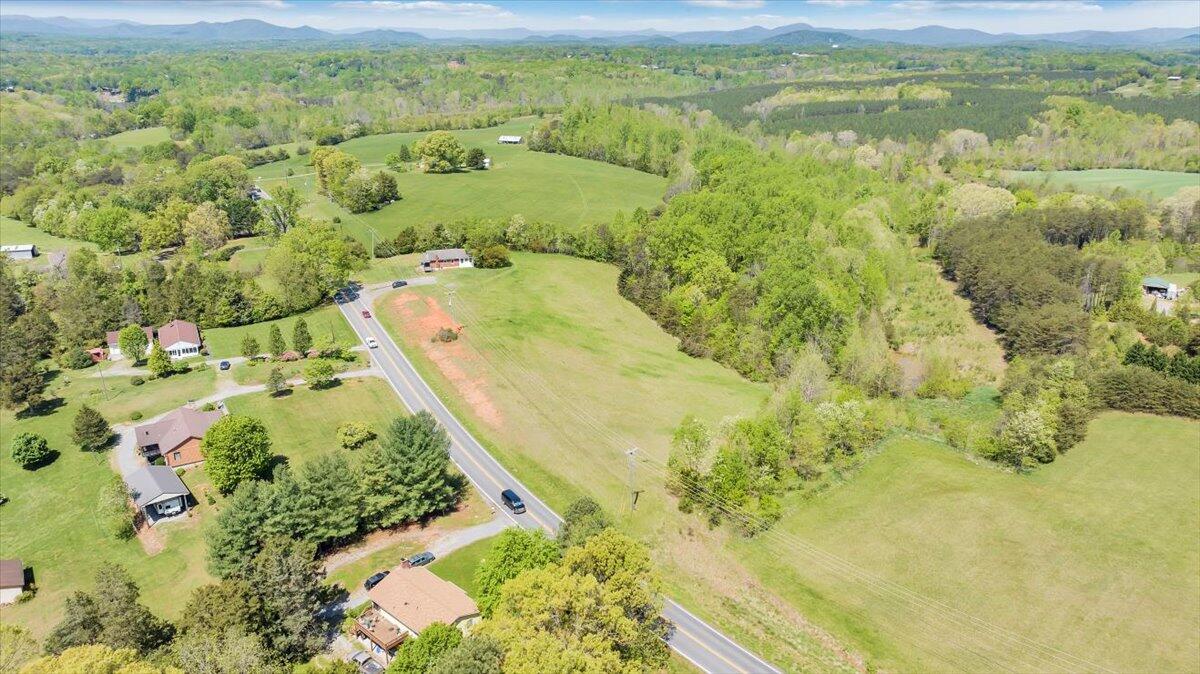 15723 Moneta Road Moneta, VA 24121 - Photo 18 of 38