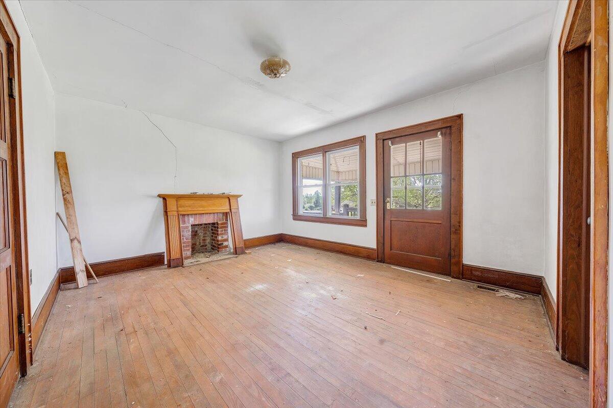 15723 Moneta Road Moneta, VA 24121 - Photo 24 of 38 an empty room with windows and closet