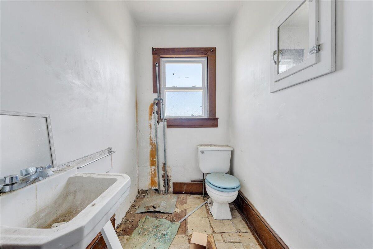 15723 Moneta Road Moneta, VA 24121 - Photo 32 of 38 a bathroom with a sink and a toilet