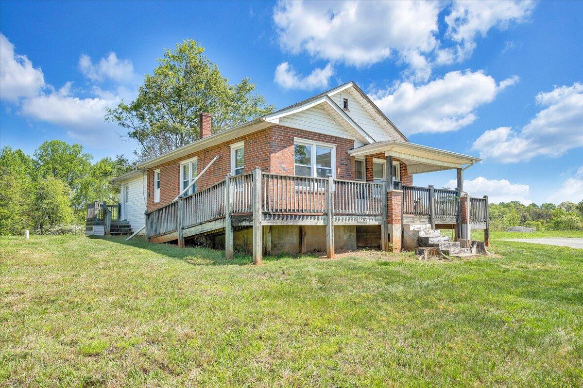 15723 Moneta Road Moneta, VA 24121 - Photo 36 of 38 a view of a house with a yard balcony and sitting area