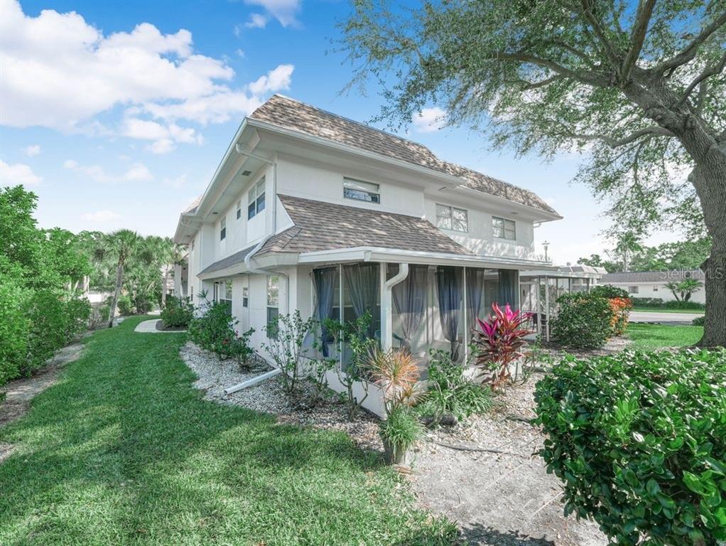 549 Sutton Place, Unit T 19 Longboat Key, FL 34228 - Photo 27 of 52 a front view of house with a garden