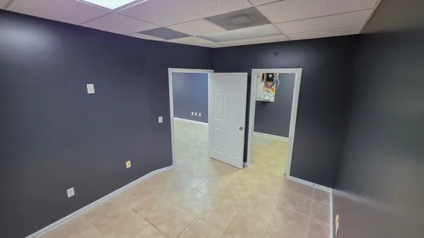 $1,500 | 2775 Vista Parkway, West Palm Beach, FL 33411