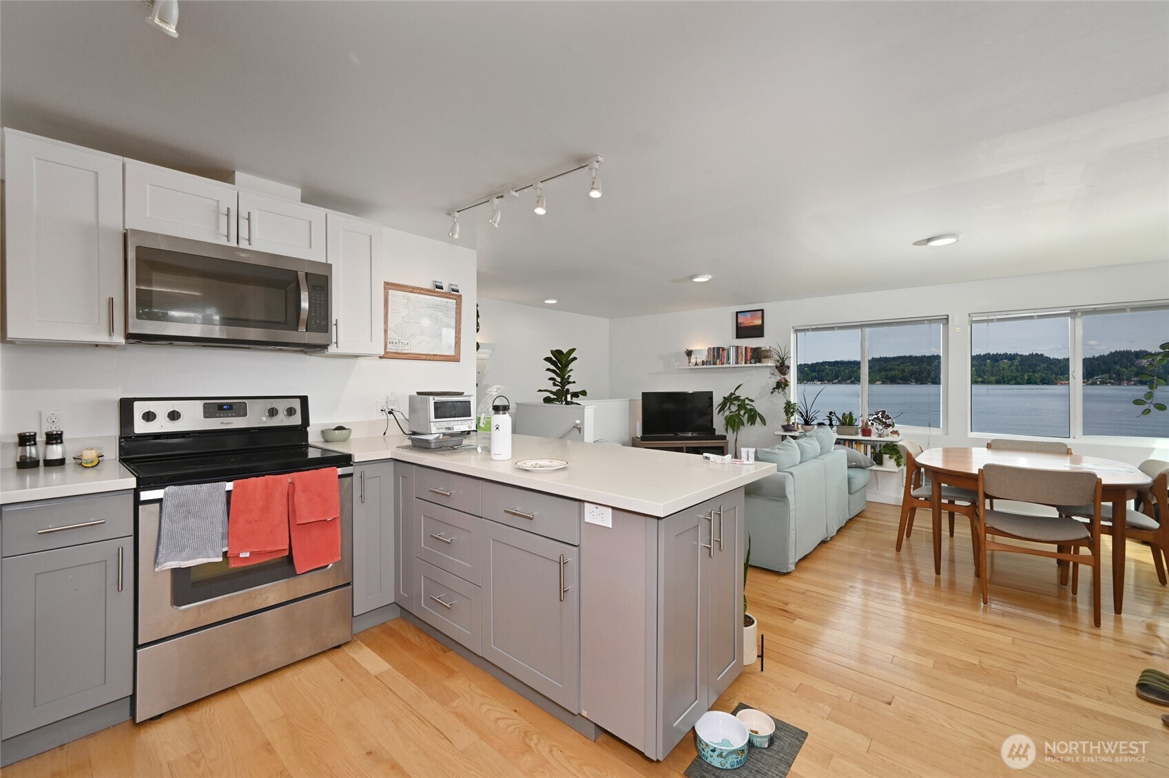 8716 Sand Point Way Northeast, Unit 114 Seattle, WA 98115 - Photo 19 of 32