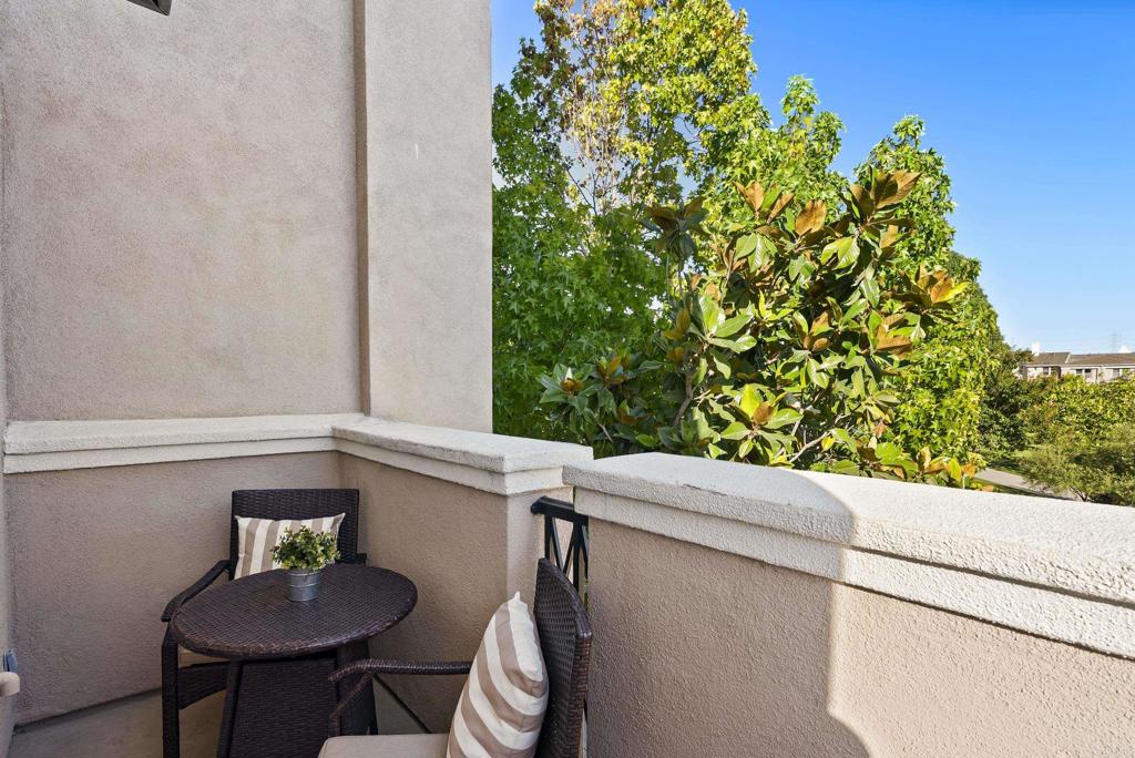 1276 San Elijo Road North San Marcos, CA 92078 - Photo 9 of 35 a backyard of a house with table and chairs