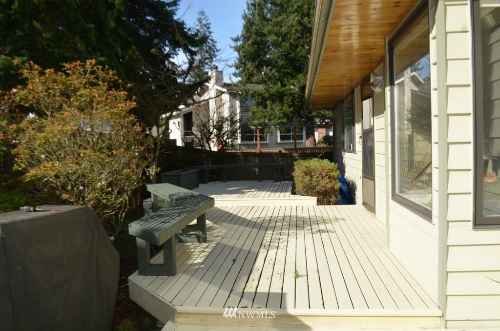 9022 Park Road Edmonds, WA 98026 - Photo 2 of 24