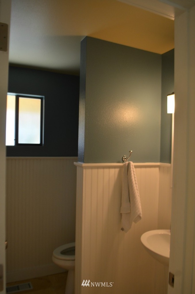 9022 Park Road Edmonds, WA 98026 - Photo 15 of 24