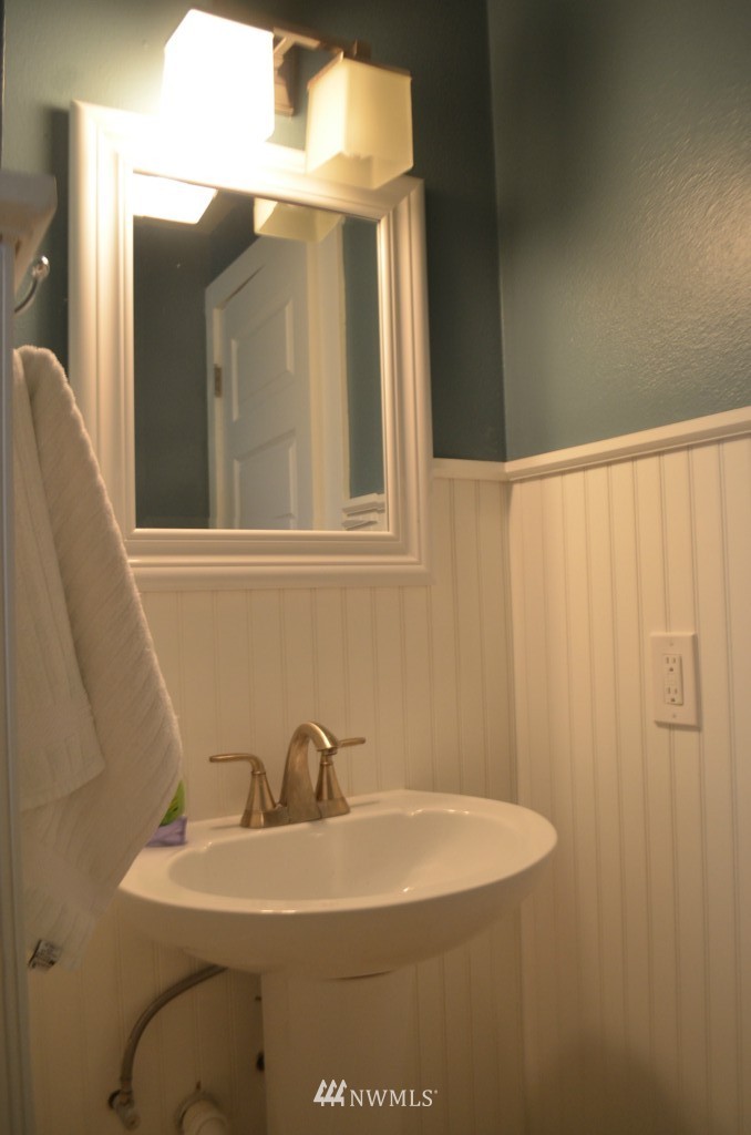 9022 Park Road Edmonds, WA 98026 - Photo 16 of 24